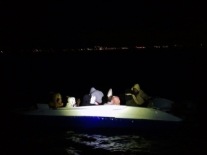 Denizde Sürüklenen 13 Sığınmacı Kurtarıldı