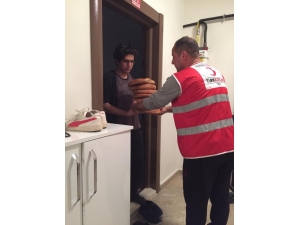 Evden Çıkamayanlara Kızılay’dan Ramazan Pidesi