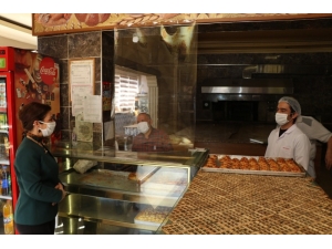 Safranbolu Belediyesi Fırınlara Maske Dağıttı