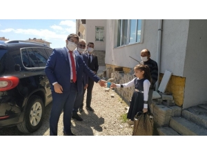 Harçlıklarını Milli Dayanışma Kampanyasına Bağışladı