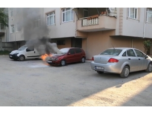 Sahibinin Çalıştıramadığı Otomobili Alev Alev Yandı