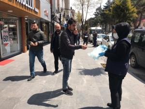 Tatvan’da Sosyal Mesafe Kontrol Noktaları Oluşturuldu