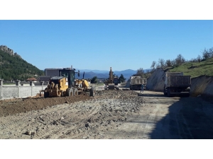 Balıkesir İlçelerinde Yol Genişletme Çalışmaları Sürüyor