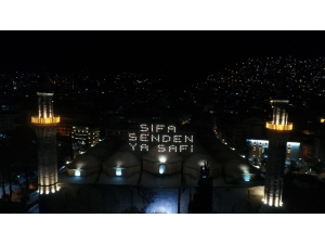 450 Yıllık Ramazan Mahyasında Şifa Mesajı...