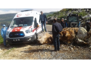 Kapanan Yol Ambulansa Geçit Vermedi