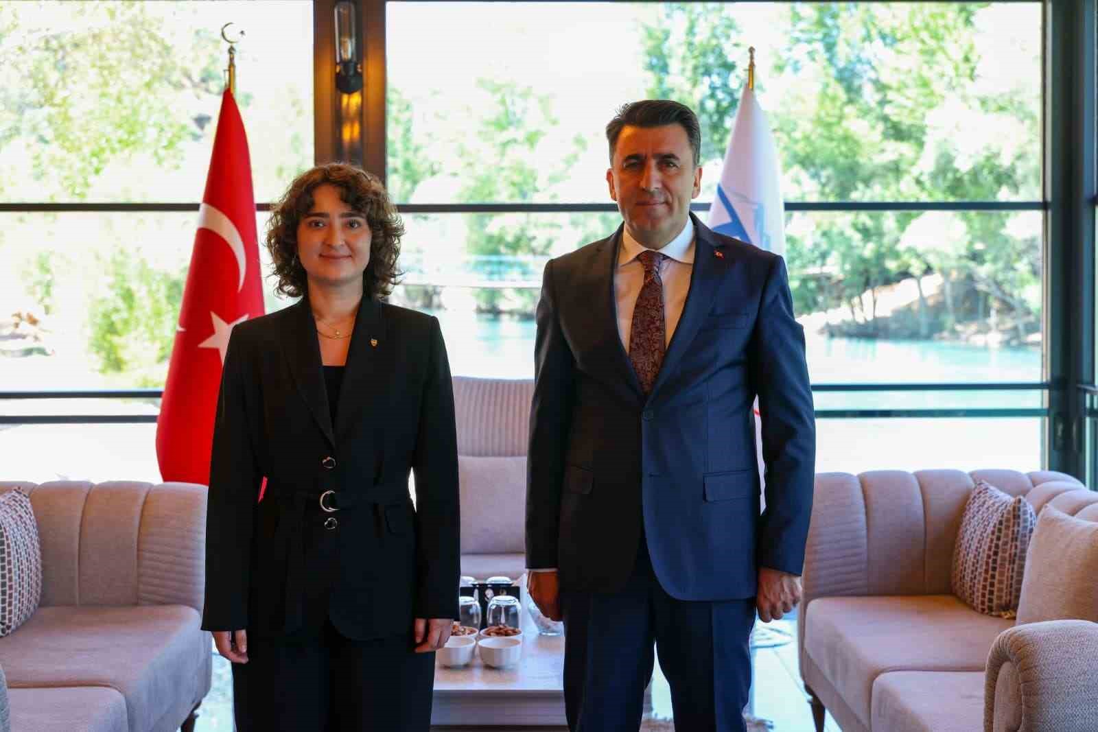tunceli-nin-ilk-kadin-vali-yardimcisi-dilara-senoglu-goreve-basladi