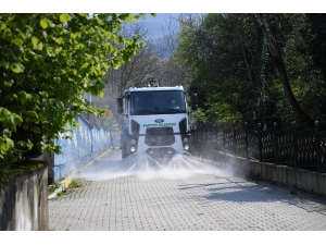 Kartepe’de Mahalle Temizlikleri Sürüyor