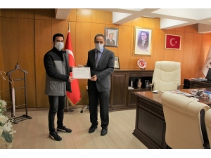 Fü’de Siperlik Maske Üreten Ekibe Teşekkür Belgesi