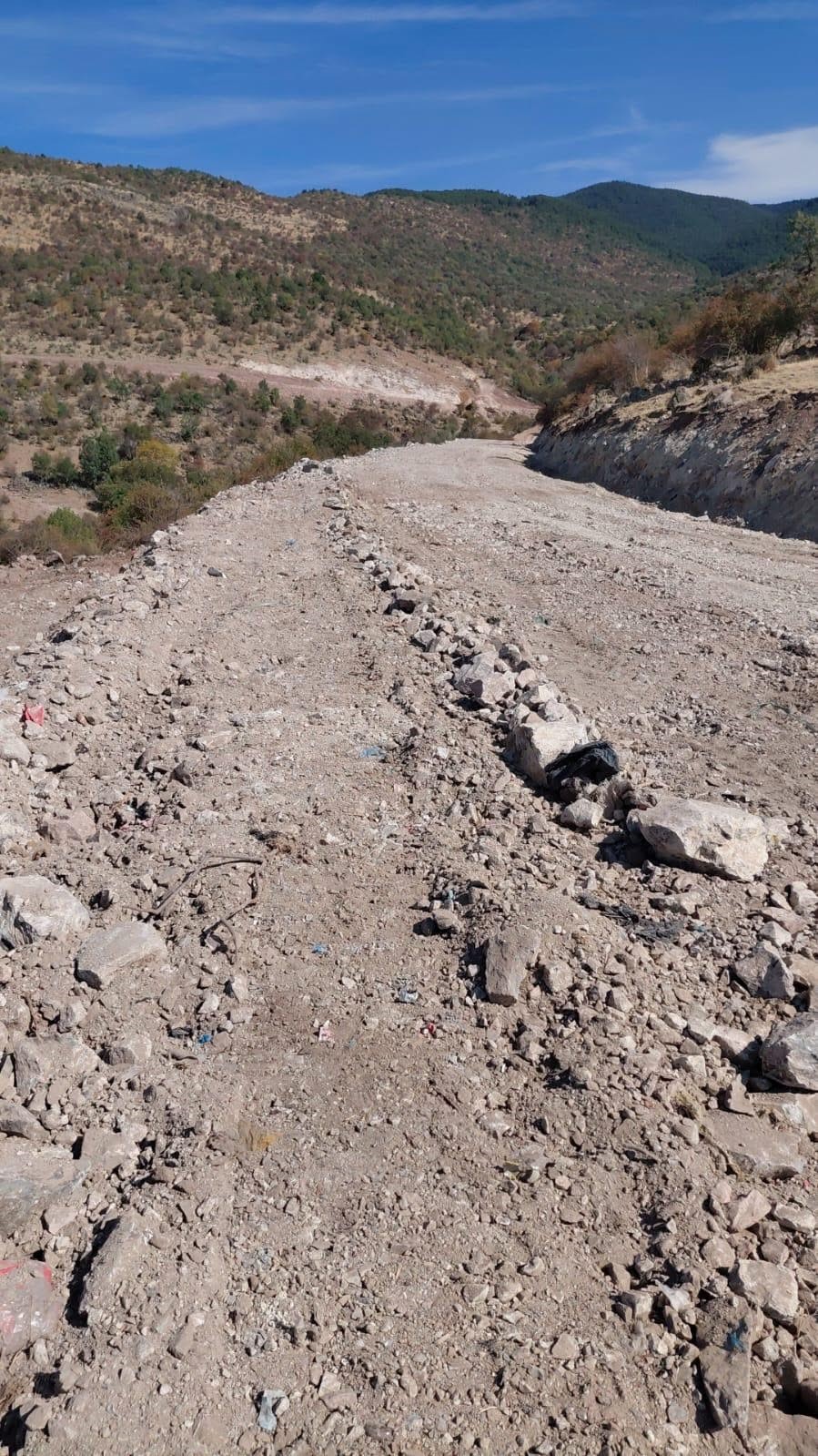 kaya-dusmeleri-ve-heyelan-sonrasi-yeni-yol-yapiliyor