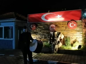 Yurtlarda Tedbir Amaçlı Tutulan Misafirlere Sahur Sürprizi