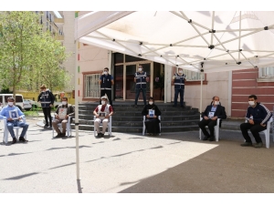 Hdp Önündeki Ailelerin Evlat Nöbeti 240’ıncı Günde