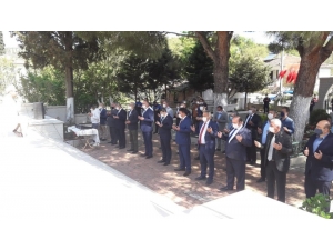 Maskeli Ve Sosyal Mesafeli Anma Töreni