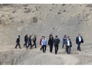 Çatak Belediyesinden 15 Haneli Yerleşim Yerine Yol