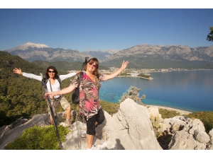 Kemer’in Yürüyüş Parkurlarında Yollar Cepte