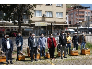Çermik’te 40 Çiftçiye Bin 200 Kovan Dağıtıldı
