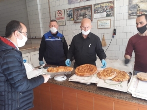Fırın Fırın Gezip Pidelerin Gramajını Denetliyorlar