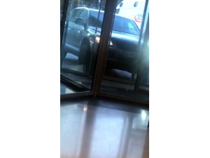 Korona Virüs Testinde Ücret İddiası, Cipiyle Hastanenin Kapısına Vurdu