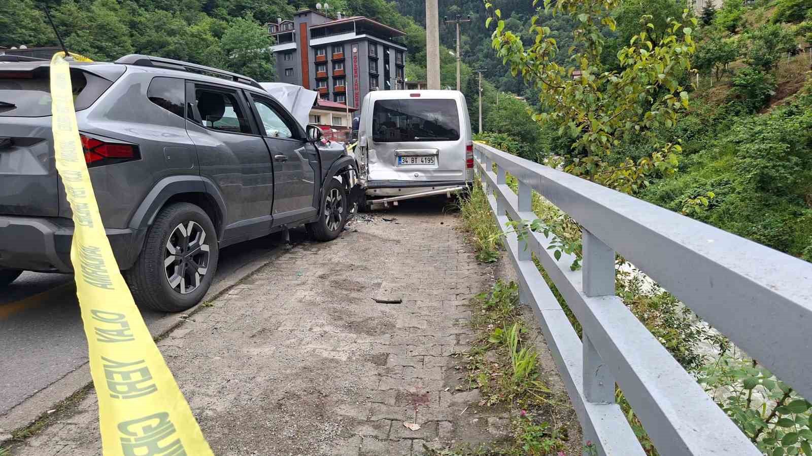 trabzon-da-trafik-kazasi-7-arap-turist-yarali