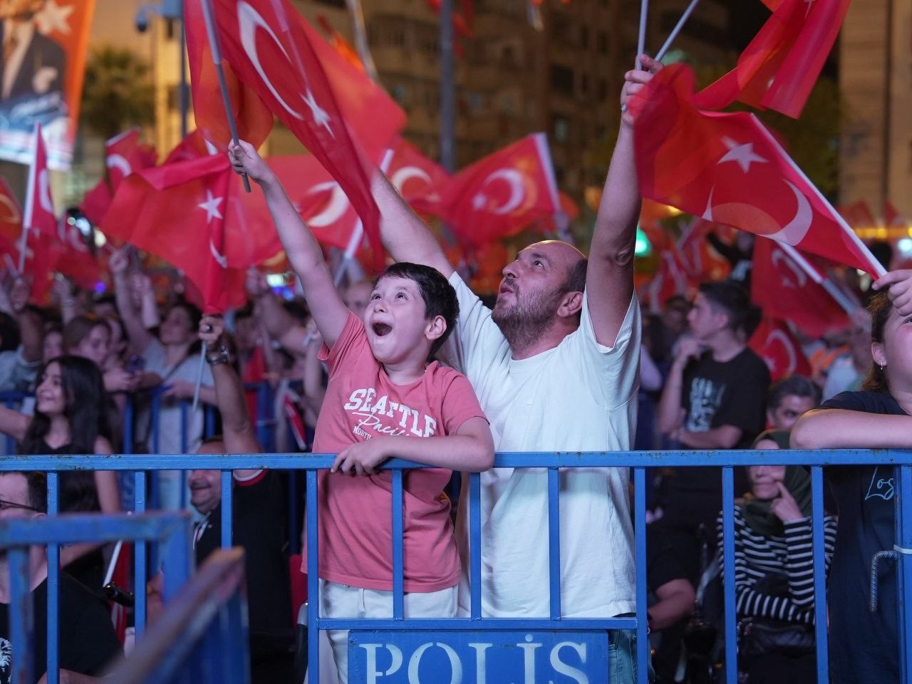 denizli-de-30-agustos-coskusu-sagopa-ile-zirveye-tirmandi