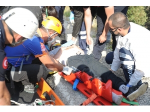 Ayağı Kırılıp Dağlık Alanda Mahsur Kalan Kişi Kurtarıldı