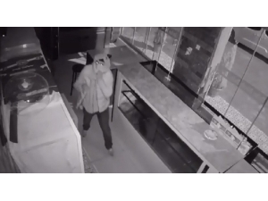 İş Yerinden Televizyon Çalan Hırsız Güvenlik Kamerasına Yakalandı