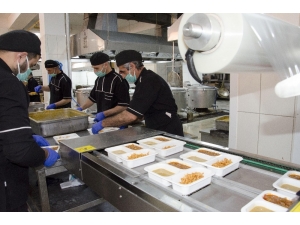 Büyükşehir Belediyesi, İftar Yemeğini Evlere Ulaştırıyor