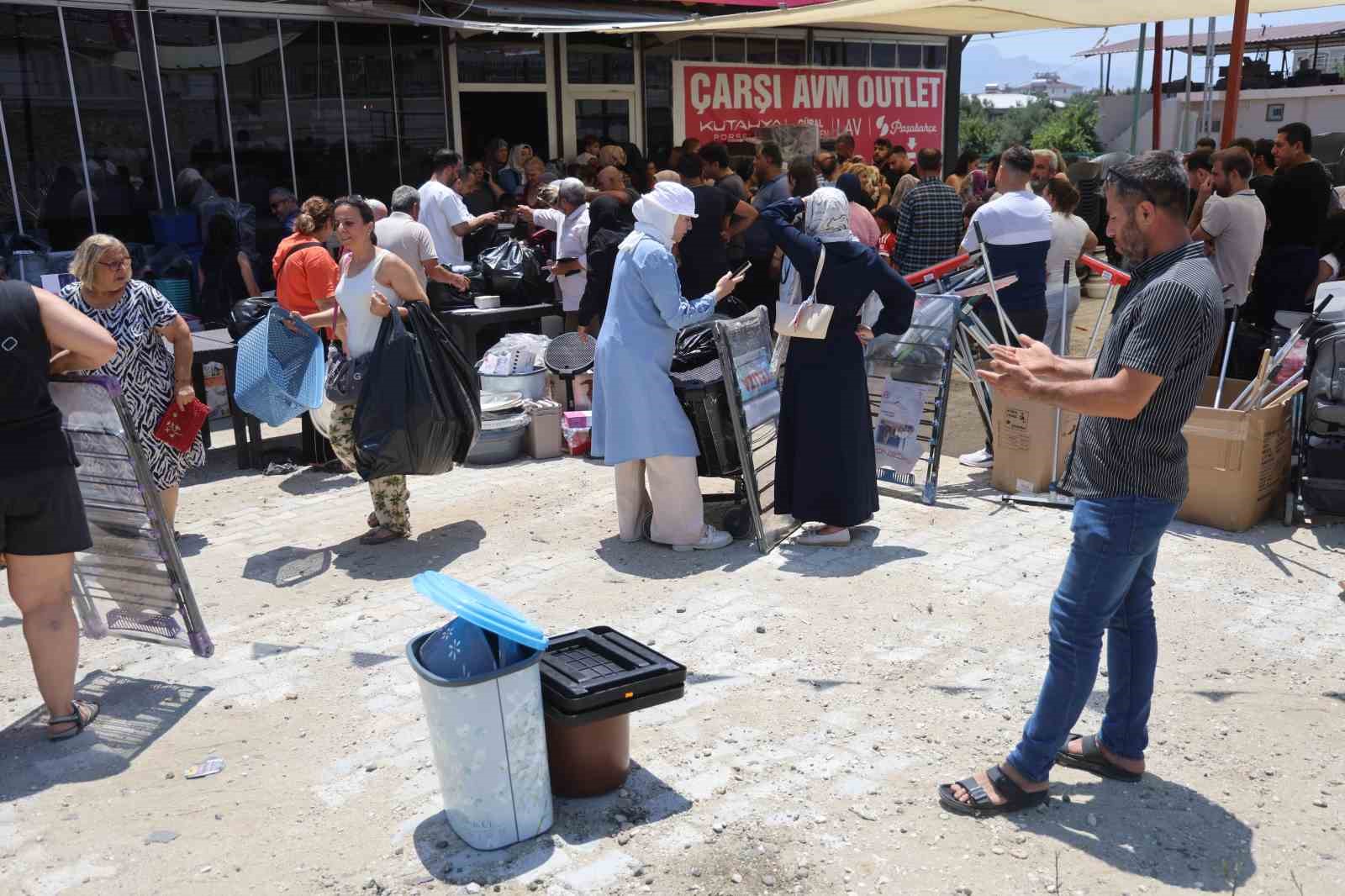 hatay-da-magaza-acilisinda-izdiham