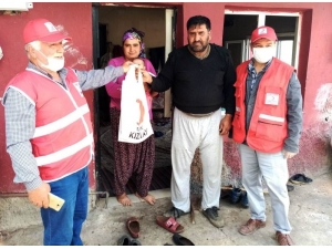 Kızılay Karaisalı’da Ekmek, Maske Ve Dezenfektan Dağıttı