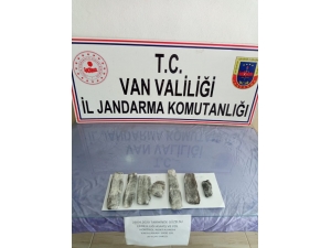 Gürpınar’da 1 Kilogram Afyon Sakızı Ele Geçirildi