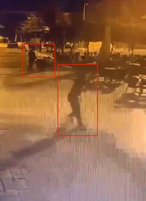 izmir-de-belediyeye-ait-kafeye-silahli-saldiri-kamerada