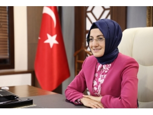 Akyurt Belediye Başkanı Ayık’ın Sosyal Medyadan Sorularını Bilene Kitap Hediye