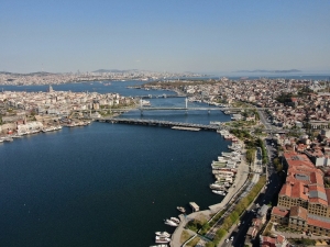 Su Altında Bulunan Altınlar Hayvanlara Mama Oldu