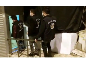 Korona Virüs Kısıtlamasına Rağmen Açık Olan Alkollü Mekana Polis Baskını