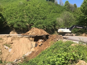 Düzce’de Havaların Isınması İle Köy Yollarında Çalışma Başladı