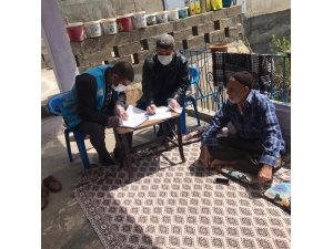 Artuklu’da Sokağa Çıkmaları Kısıtlanan Vatandaşların Maaşları Evlerinde Teslim Edildi