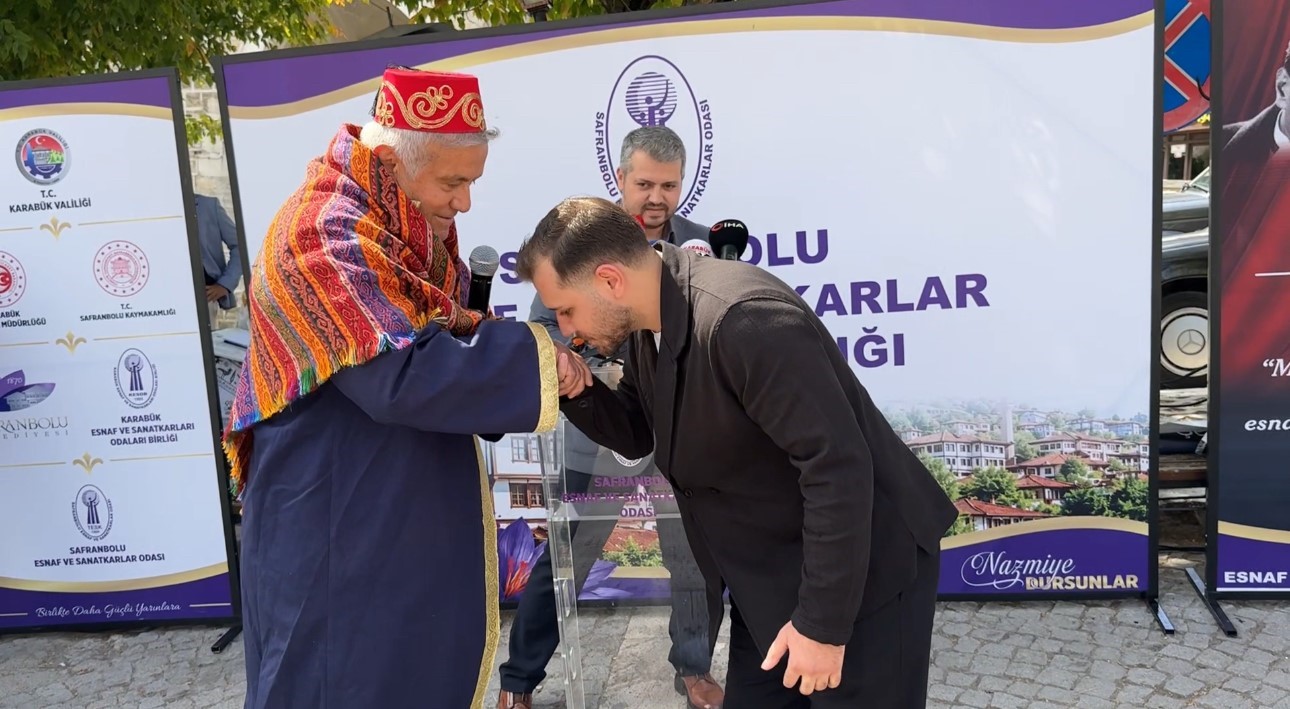 yilin-ahisi-secilen-genc-kaftani-el-operek-devraldi