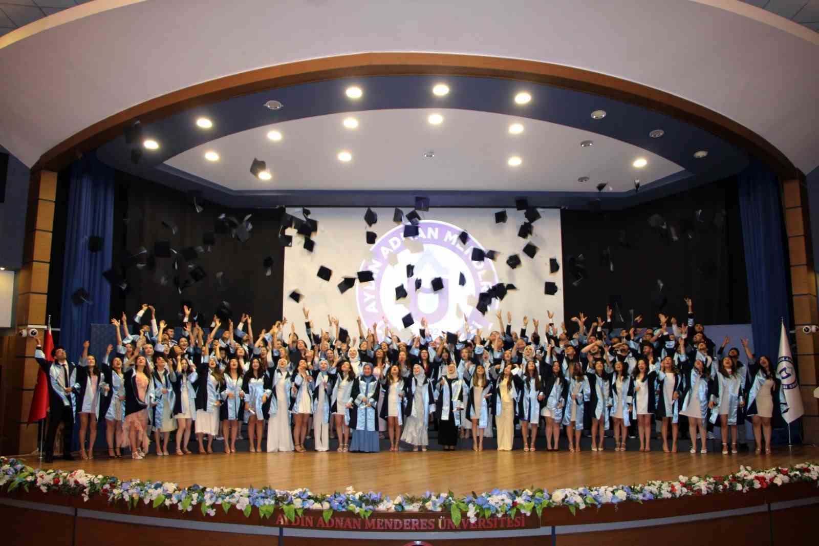 adu-dis-hekimligi-fakultesi-8-donem-mezunlarini-ugurladi