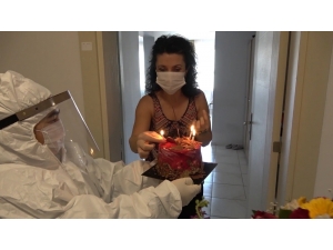 Karantinada Doğum Günü Sürprizi