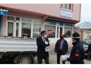 Posof Tekstil Atölyesi Maske Üretimiyle Faaliyete Başladı