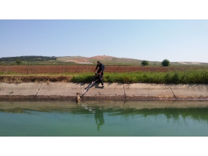 Bozova’da Kanala Düşen Köpek Kurtarıldı