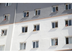 Karantina Yurdunda Kalanlara Moral Oldular