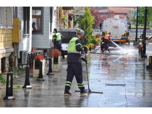 Eyüpsultan Merkez Ve Cami Çevresinde Temizlik Çalışması Yapıldı