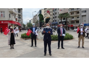 Sosyal Mesafe Kuralına Uyup 1 Mayıs’ı Kutladılar