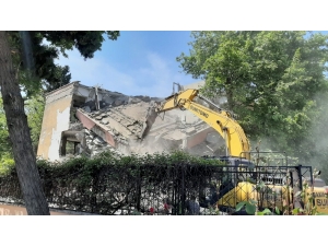 Adıyaman’da Ki 52 Yıllık Kütüphane Binası Yıkılmaya Başlandı