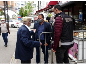 85 Yaşındaki Vatandaş Bankaya Giderken Polise Yakalandı
