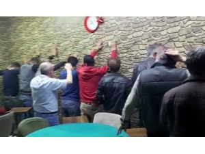 Kumarhanede Korona Virüsten Korkmadılar, Polisten Korkup Banyoya Böyle Saklandılar