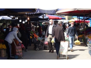 Vatandaşlar Alışveriş Telaşında