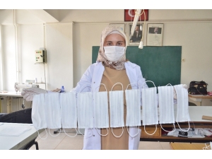 Elbistan’da Usta Öğreticilerle Öğretmenler 18 Bin Maske Üretti