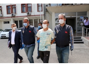 Karısına Sokak Köşesinde Pusu Kurmuş