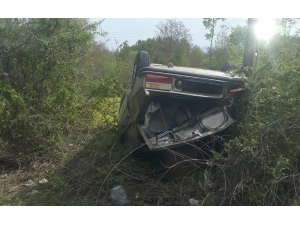 Kontrolden Çıkan Otomobil Elektrik Direğine Çarparak Durabildi.